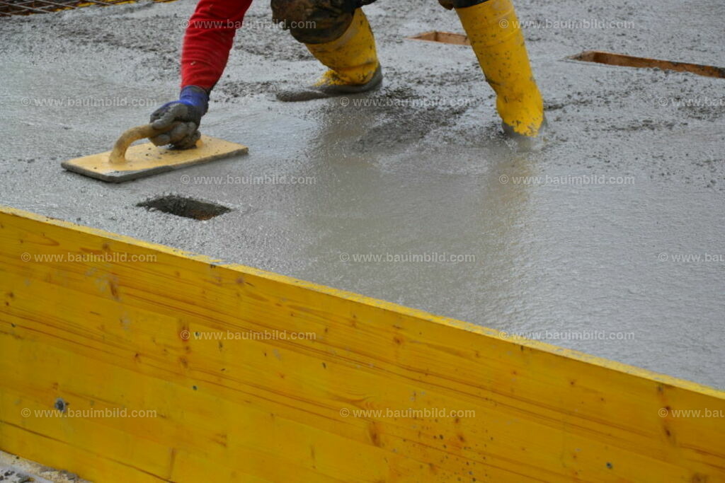 bib-lg04-betonarbeiten-0339 | Nach LV-Leistungsgruppen sortierte Detailfotos über den Bau eines Hauses. Alle Hausbau-Bilder direkt vom Urheber und Autor der Website Haus-Selber-Bauen.com