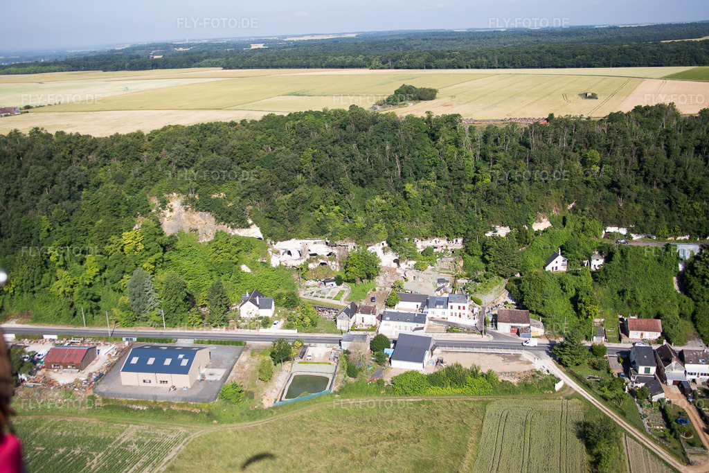 Luftbild: Ortsansicht in Saint-Rimay im Bundesland Loir-et-Cher in Frankreich. Foto: IMG_081126.jpg vom 19.06.2015 durch Werner Riehm/FLY-FOTO.de