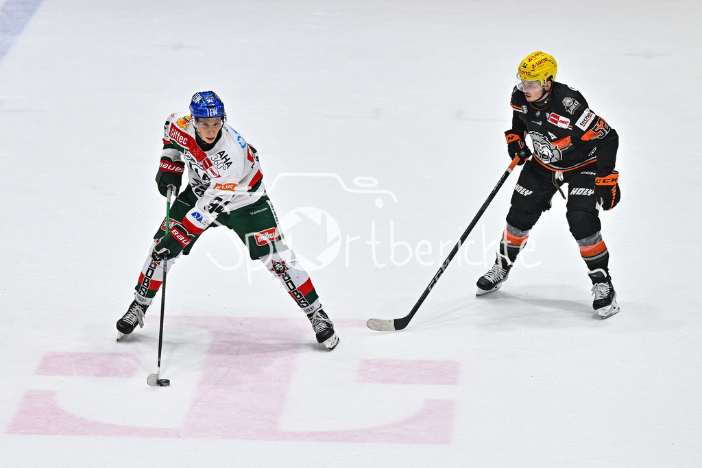 Löwen Frankfurt -Augsburger Panther | im Duell Anrei HAKULINEN (Augsburger Panther #94) und Maksim MATUSHKIN (Löwen Frankfurt #52) / Zweikampf / DEL: Loewen Frankfurt - Augsburger Panther, Eissporthalle Frankfurt am 14.02.2025