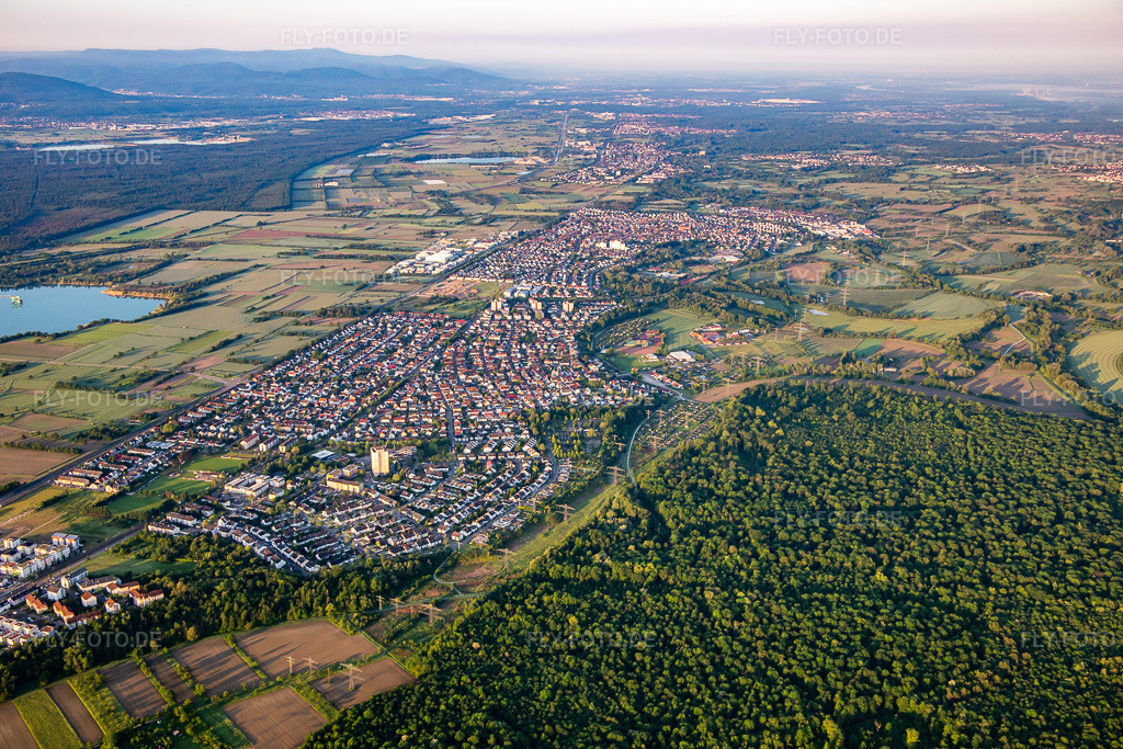 Luftbild: Ortsansicht von Nordwesten im Ortsteil Forchheim in Rheinstetten im Bundesland Baden-Württemberg in Deutschland. Foto: IMG_114319.jpg vom 30.05.2019 durch Werner Riehm/FLY-FOTO.de