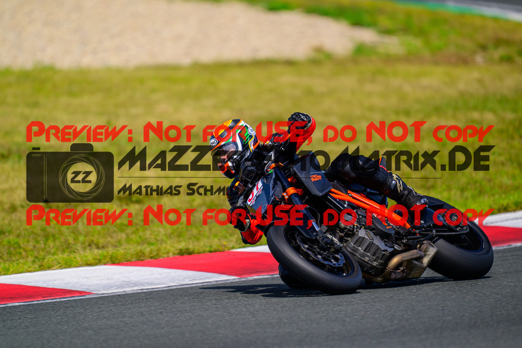 MaZZes_FotoMatrix_240725_6007705_4981 | ROT