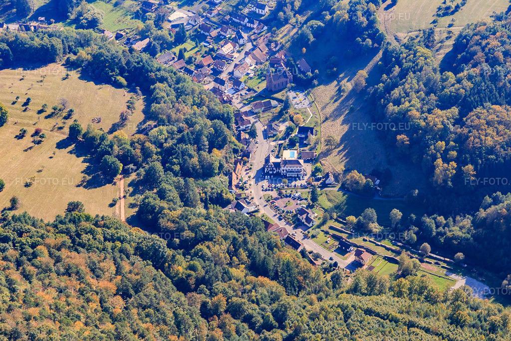 Vue aérienne: Hôtel Au Cheval Blanc Niedersteinbach à Niedersteinbach dans le département Bas Rhin, France – .Photo: IMG_095102.jpg prise le 16/10/2016 par Werner Riehm/FLY-FOTO.eu – Résolution de l'original: 5472 x 3648 px – ∞ Hôtel Cheval Blanc à Niedersteinbach – Séjour en Alsace entre Bitche et Wissembourg