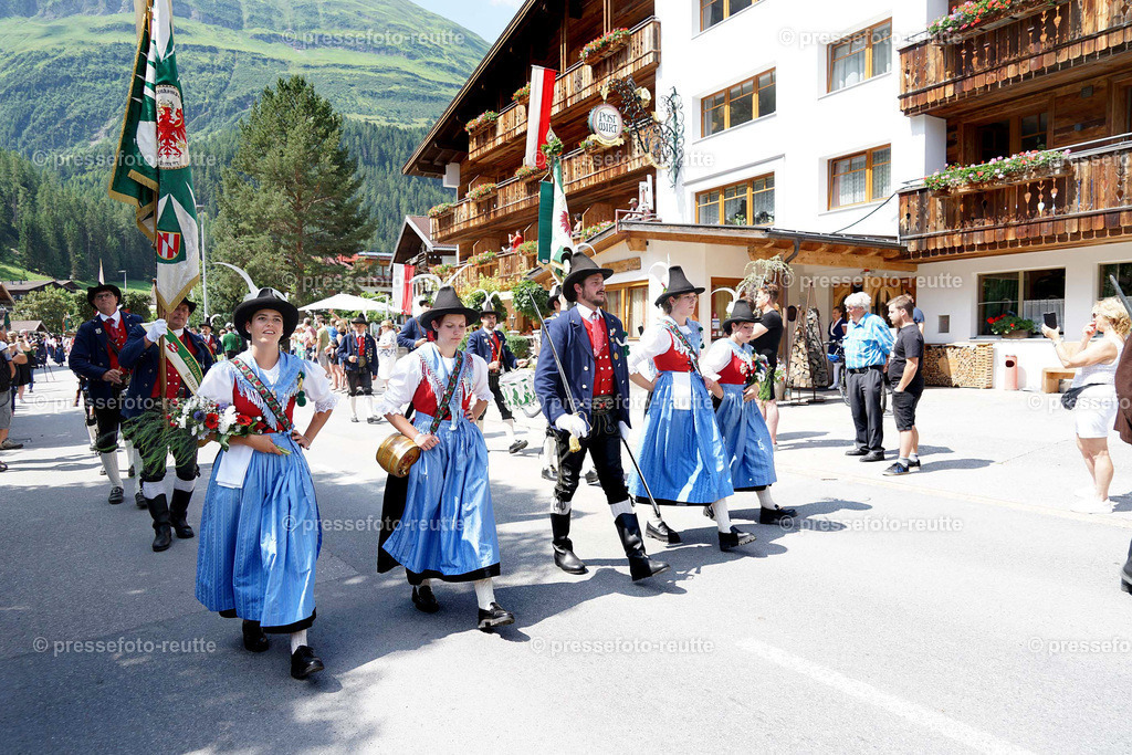 e23-news-2023-Juli23-Regimentsschuetzenfest3-Steeg-UMZUG_DORF-DSC07436 | Info aus dem Bezirk Reutte/Ausserfern Tirol sowie eine umfangreiche Bilddatenbank über die gesamte Region: Lechtal, Talkessel Reutte, Tannheimertal, Zwischentoren. Lech, Plansee, Zugspitze, Grenztunnel, B179, Fernpassstraße, Verkehr, Lawinen, Tradition, - Realisiert mit Pictrs.com