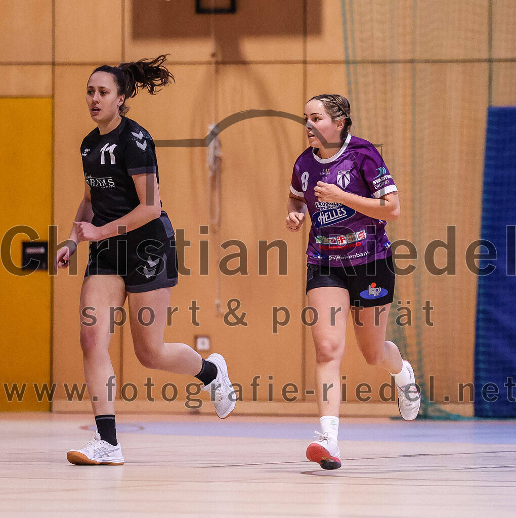 2024-12-14_128_SpVgg_Altenerding_gegen_SVA_Palzing | Erding, Deutschland, 14.12.2024:Handball, Bezirksoberliga Frauen Altbayern 2024 / 2024, 9. Spieltag, SpVgg Altenerding gegen SVA Palzing, Endergebnis: 20:30Maria-Teresa Wöhrl (SVA Palzing, #11), Lena Prem (SpVgg Altenerding, #8)Foto: Christian Riedel / fotografie-riedel.net