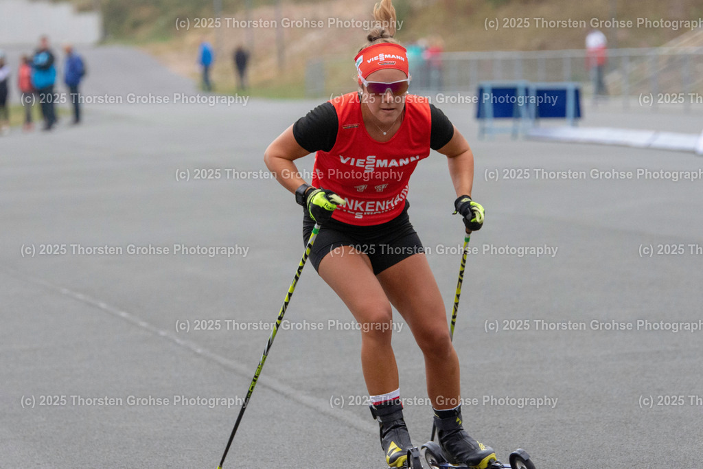 Deutsche Meisterschaften Biathlon | Deutsche Meisterschaften Biathlon, Speziallanglauf Frauen am 14.09.2018 in der DKB SKI ARENA in Oberhof, (Deutschland)

Bild: Schneider Sophia vom SV Oberteisendorf / Zoll - Realisiert mit Pictrs.com