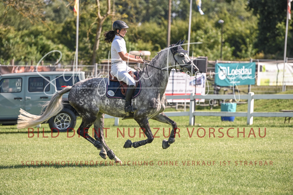 Schugtsche-Düren.2024-06.Stilspringprf.A_-136 | Schugtsche Fotografie - Realisiert mit Pictrs.com
