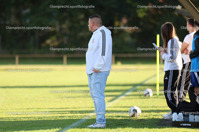 Fußball I Herren I Saison 2025-2026 I Kreisklasse A Süd-Ost I 6. Spieltag I SG Scharbeutz-Pönitz - VfL Bad Schwartau I 13.09.2025.089 | Christian Strungat (Trainer, SG Scharbeutz/Pönitz) - Realisiert mit Pictrs.com