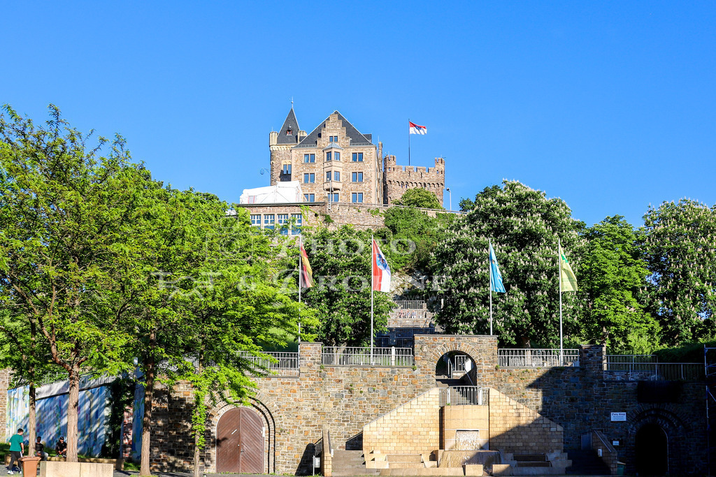 Bingen-9123 | Burg Klopp in Bingen ma Rhein kann gut zu Fuß aber auch mit dem Auto erreicht werden. Von dort hat man einen tollen Blick auf die Stadt und das Rheintal sowie auf die GErmania in Rüdesheim auf der gegenüberliegenden Rheiseite. - Realisiert mit Pictrs.com