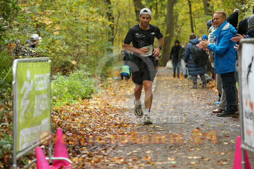 251026_1229_EX1_0530 | Sportfotografie im Rhein-Sieg Kreis, Köln, Bonn, NRW, Rheinland Pfalz, Hessen, etc. Unser Tätigkeitsfeld umfasst den Laufsport vom Volkslauf über den Marathon, Duathlon, Triathon bis zum Ultralauf wie Kölnpfad Ultra oder Schindertrail.