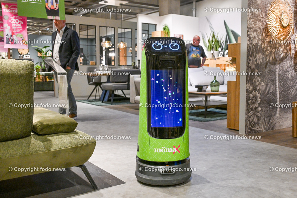 Eroeffnung Moemax Linz_ 15.05.2024-8 | 15.05.2024, Linz, AUT, Eroeffnung Moemax, im Bild Roboter 