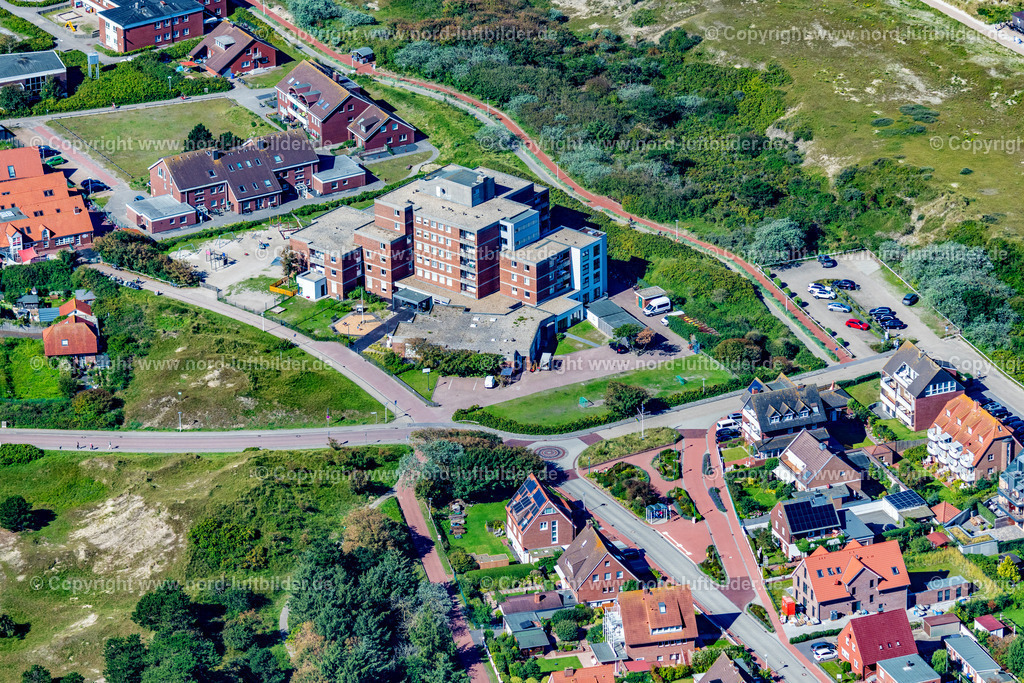 Norderney_Kurzentrum_Norderney_ELS_6786050923 | NORDERNEY 05.09.2023 Klinikgelände des Rehabilitationszentrums der Rehaklinik " Kurzentrum Norderney " in Norderney im Bundesland Niedersachsen, Deutschland. // Hospital grounds of the rehabilitation center " Kurzentrum Norderney " in Norderney in the state Lower Saxony, Germany. Foto: Martin Elsen