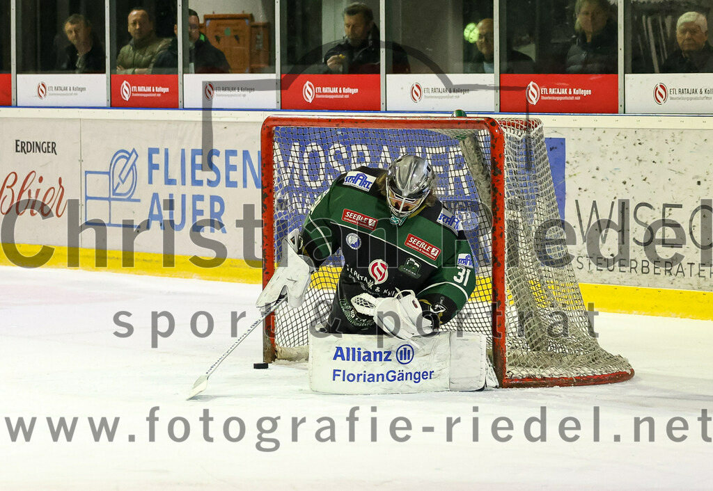 2023-01-06_095_TSV_Erding_gegen_ERV_Schweinfurt | Erding, Deutschland, 06.01.2023:
Eishockey, Bayernliga 2022 / 2023, 26. Spieltag, TSV Erding gegen ERV Schweinfurt, Endergebnis: 7:3

Torwart Christoph Schedlbauer (Erding Gladiators, #31)

Foto: Christian Riedel / fotografie-riedel.net