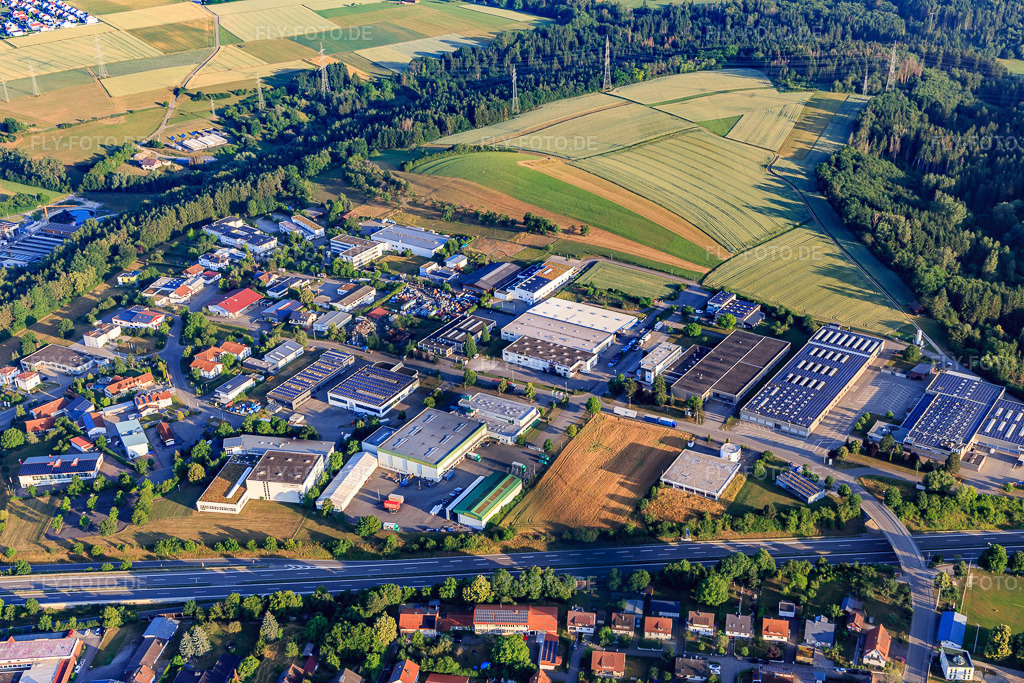 Luftbild: Industriegebiet Hölzlestraße mit Werkzeugbau - Stanzerei Walter Götz GmbH, AKE Knebel GmbH & Co. KG und EZU-Metallwaren GmbH & Co. KG im Ortsteil Engstlatt in Balingen im Bundesland Baden-Württemberg in Deutschland.Foto: IMG_148852.jpg vom 28.06.2025 durch Werner Riehm/FLY-FOTO.deWerkzeugbau & Stanzerei - Walter Götz GmbHAKE Knebel GmbH & Co. KG - Präzisionswerkzeuge für Holz, Kunststoff & MetallEZU Metallwaren GmbH