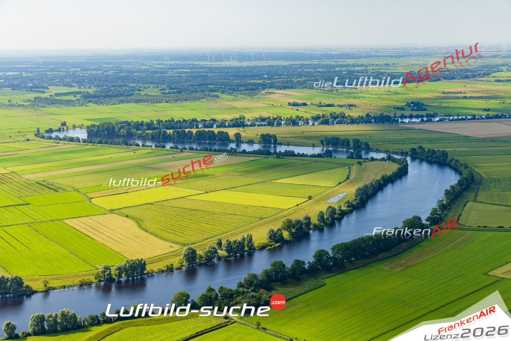 Klassische Luftaufnahme ohne Drohne zeigt:Eiderschleife bei Hennstedt - Die Luftbildaufnahme wurde 2025 vom UL-Flugzeug heraus erstellt ( keine Drohnenaufnahme ) - Hochauflösende Luftaufnahme -Nicht vergleichbar mit Google Maps oder Satelittenbilder- Die Geschenkidee !Mit Lizenz und Bildrechte bestellbar