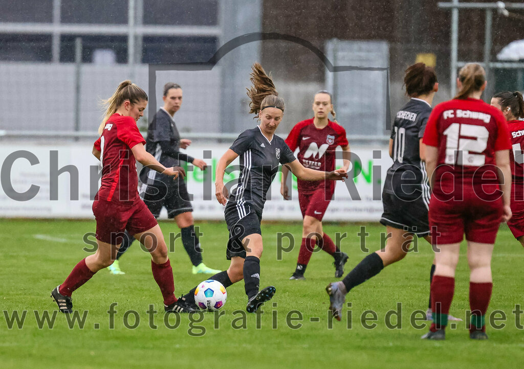 2023-10-14_035_FC_Schwaig_gegen_SV_Schechen | Oberding, Deutschland, 14.10.2023:
Fußball, Bezirksliga 2023 / 2024, 6. Spieltag, FC Schwaig gegen SV Schechen, Endergebnis: 4:3

Lola Ascher (FC Schwaig, #9), Katharina Rachor (SV Schechen, #3)

Foto: Christian Riedel / fotografie-riedel.net