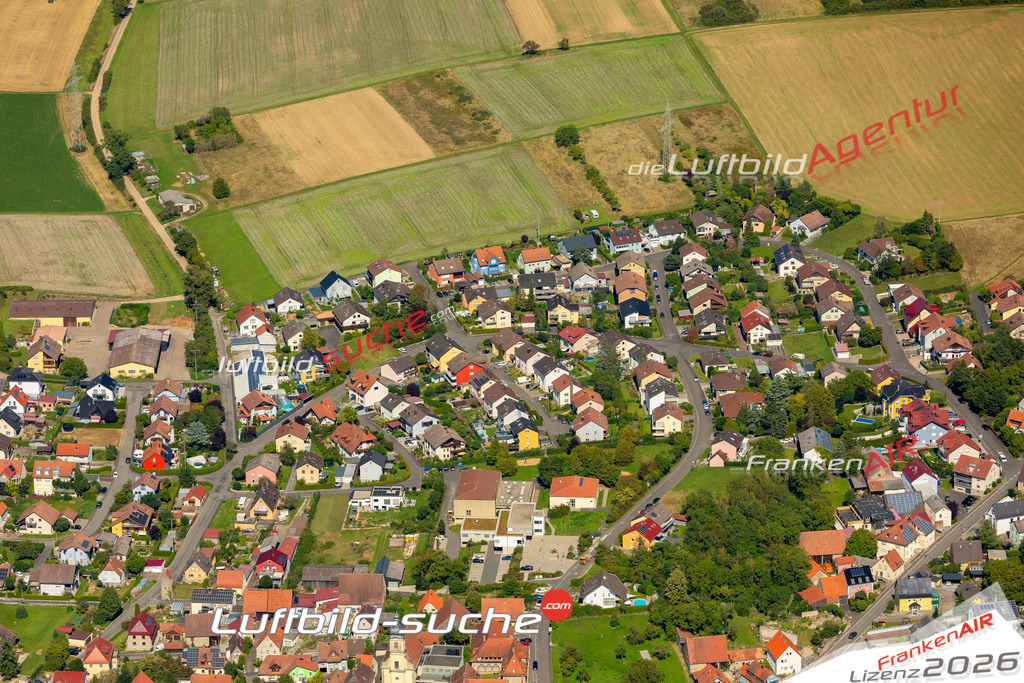 Das Luftbild zeigt : Frankenstraße Kleinrinderfeld - Die Luftaufnahme wurde 2023 vom UL-Flugzeug aus erstellt ( keine Drohne ) - Hochauflösende Luftaufnahme - Für grossformatige Ausdrucke geeignet. Die Geschenkidee !Mit Lizenz und Bildrechte bestellbar