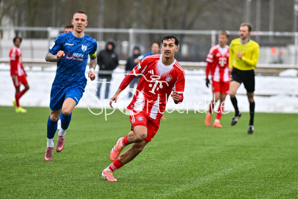 FC Bayern Amateure - SGV Freiberg Fussball | MUNICH, GERMANY - 29. JANUARY: im Bild Mudaser SADAT (FC Bayern München 20) während dem Testspiel zwischen den Amateuren des FC Bayern und dem SGV Freiberg Fussball am FC Bayern Campus