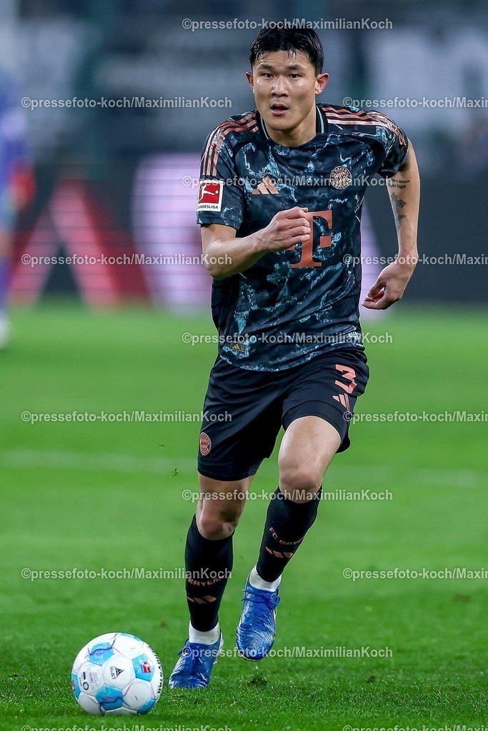 BMG11012502220 | 11.01.2025, Fußball, Borussia Mönchengladbach - FC Bayern München, 1. Fußball Bundesliga, Borussia-Park, Saison 2024 2025: Min-jae Kim (Bayern #3)DFB regulations prohibit any use of photographs as image sequences and or quasi-video.