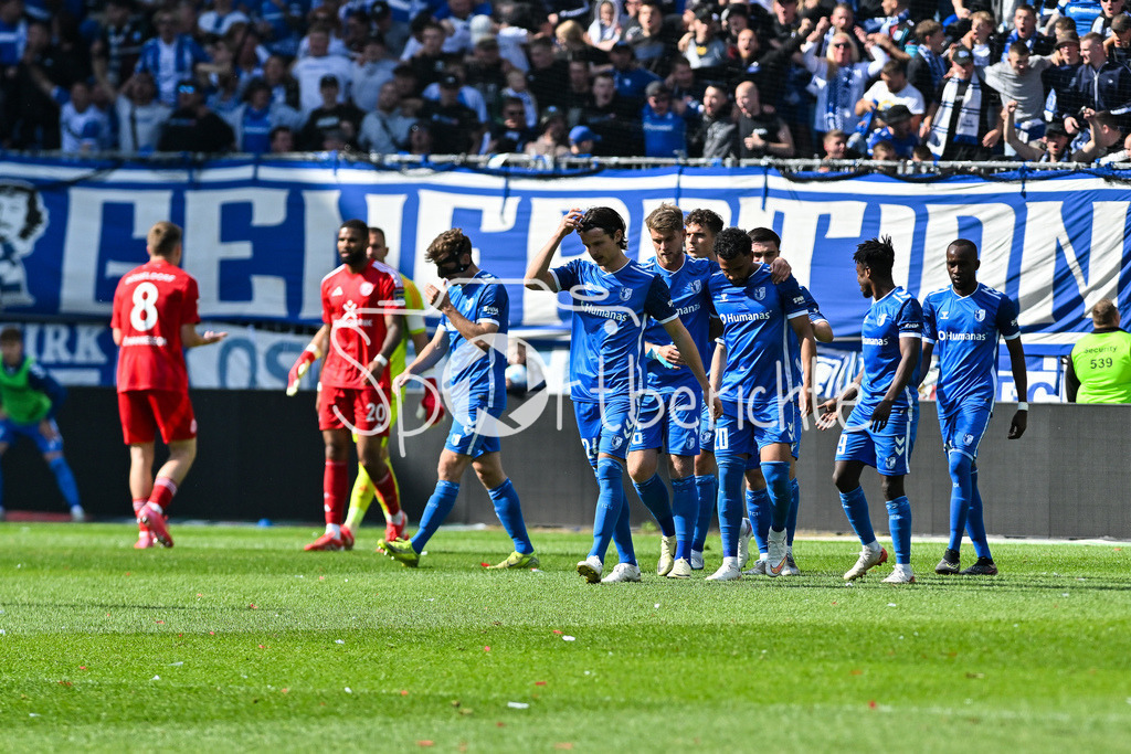 1. FC Magdeburg - Fortuna Düsseldorf | Jubel der Magdeburger nach dem Treffer zum 2-1 durch Xavier AMAECHI (1. FC Magdeburg 20) / Tor / Torschuetze / Freude / Happy / 2. Bundesliga: 1. FC Magdeburg - Fortuna Duesseldorf, Avnet-Arena am 18.05.2025 / DFL REGULATIONS PROHIBIT ANY USE OF PHOTOGRAPHS AS IMAGE SEQUENCES AND/OR QUASI-VIDEO