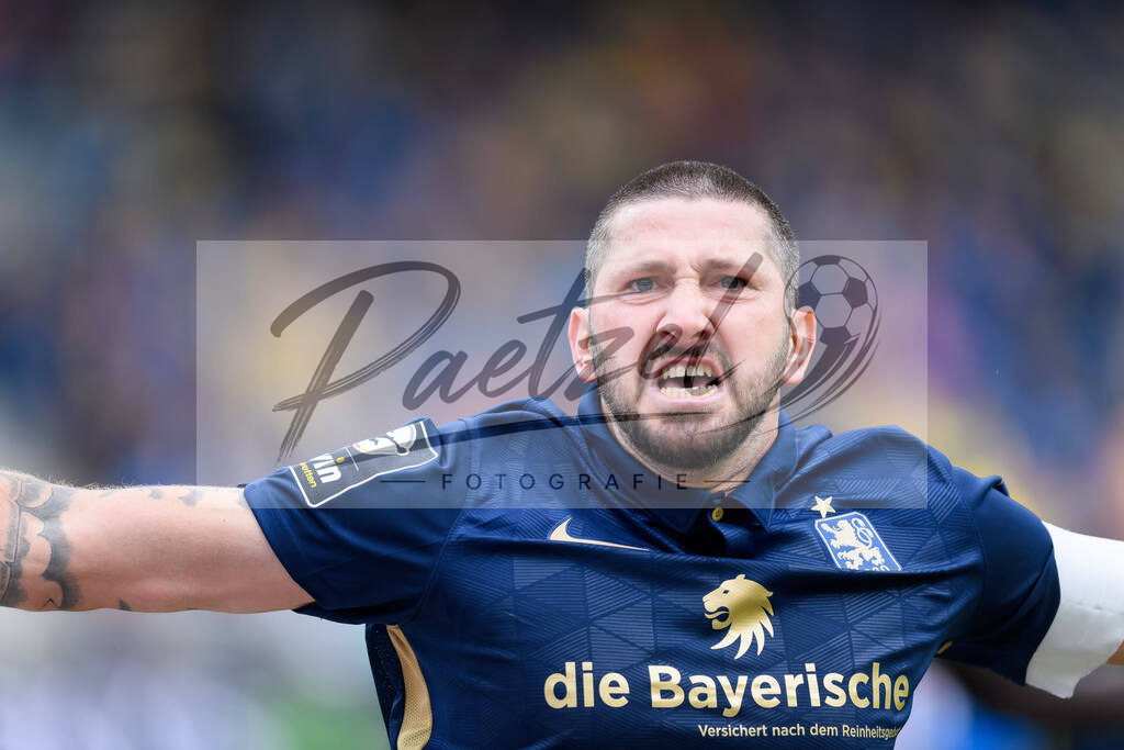 EBSTSV20210828_206 | Fussball, Herren: Sascha Moelders (TSV 1860 Muenchen) Torjubel, jubelt nach seinem Treffer zum 0:1 beim Spiel der 3. Liga zwischen Eintracht Braunschweig und TSV 1860 Muenchen im Eintracht-Stadion am 28.08.2021 in Braunschweig, Deutschland.DFB / DFL REGULATIONS PROHIBIT ANY USE OF PHOTOGRAPHS AS IMAGE SEQUENCES AND/OR QUASI-VIDEO. - Realisiert mit Pictrs.com