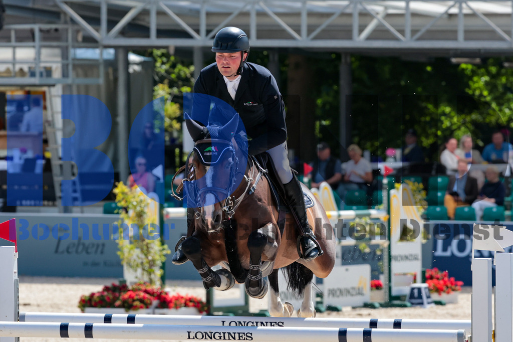 Longines Balve Optimum - Springen Samstag {date} -  | {headline}(Foto: Sebastian Sendlak / BOND) - Realisiert mit Pictrs.com