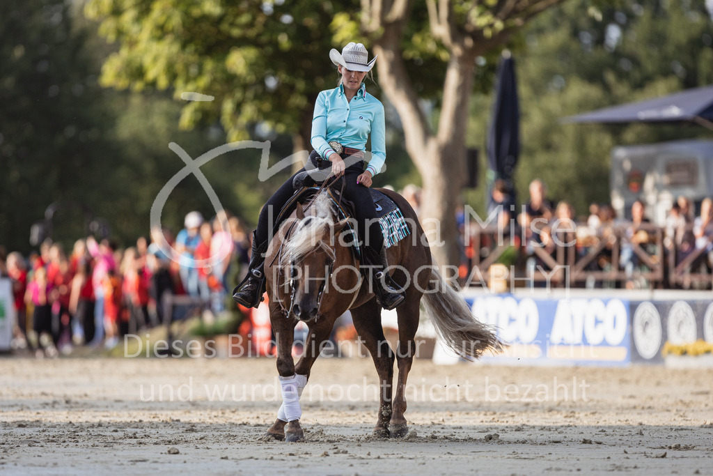 230728_BHO_Showprogramm-563 | Deine schönsten Turniermomente als professionelle Fotos! Entdecke hochwertige Pferdesport-Fotografie im Online-Shop. Jetzt Fotos finden & bestellen!