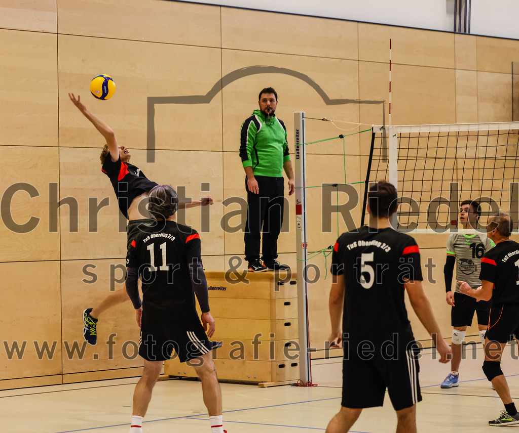 2021-11-27_043_TuS_Oberding_II_gegen_MTV_1881_Ingolstadt_III | Oberding, Deutschland, 27.11.2021:
Volleyball, Kreisliga 2021 / 2022, 5. Spieltag, TuS Oberding II gegen MTV 1881 Ingolstadt III, Endergebnis: 3:2

Karl Scholz (TuS Oberding, #3), Gregor Bartkowski (TuS Oberding, #11), Corbinian Prell (TuS Oberding, #5), Andreas Ruß (TuS Oberding, #1)

Foto: Christian Riedel / fotografie-riedel.net