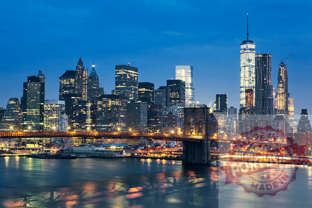 New York City Manhattan skyline with Brooklyn Bridge at night | New York City skyline illuminated at night with Brooklyn Bridge over the East River - Realisiert mit Pictrs.com