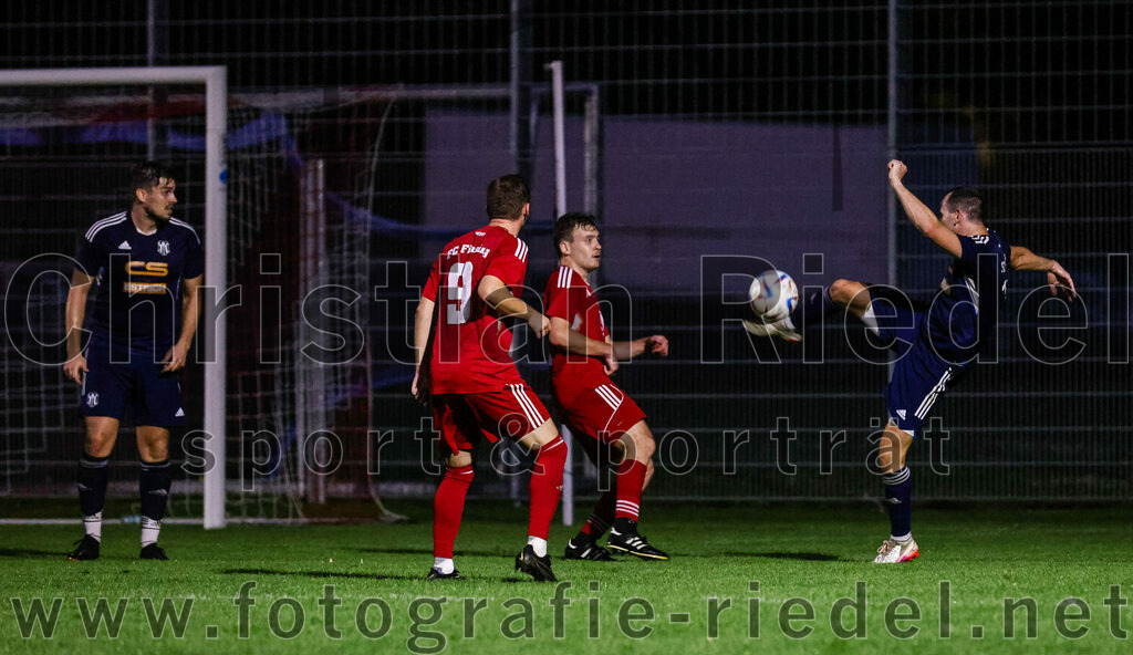2023-08-22_095_FC_Finsing_gegen_SC_Moosen-Vils | Finsing, Deutschland, 22.08.2023:
Fußball, Kreisliga 2023 / 2024, 5. Spieltag, FC Finsing gegen SC Moosen/Vils, Endergebnis: 5:0

Simon Reger (SC Moosen/Vils, #22), Andre Huber (FC Finsing, #9), Patrick Forchhammer (FC Finsing, #13), Michael Willmes (SC Moosen/Vils, #15)

Foto: Christian Riedel / fotografie-riedel.net
