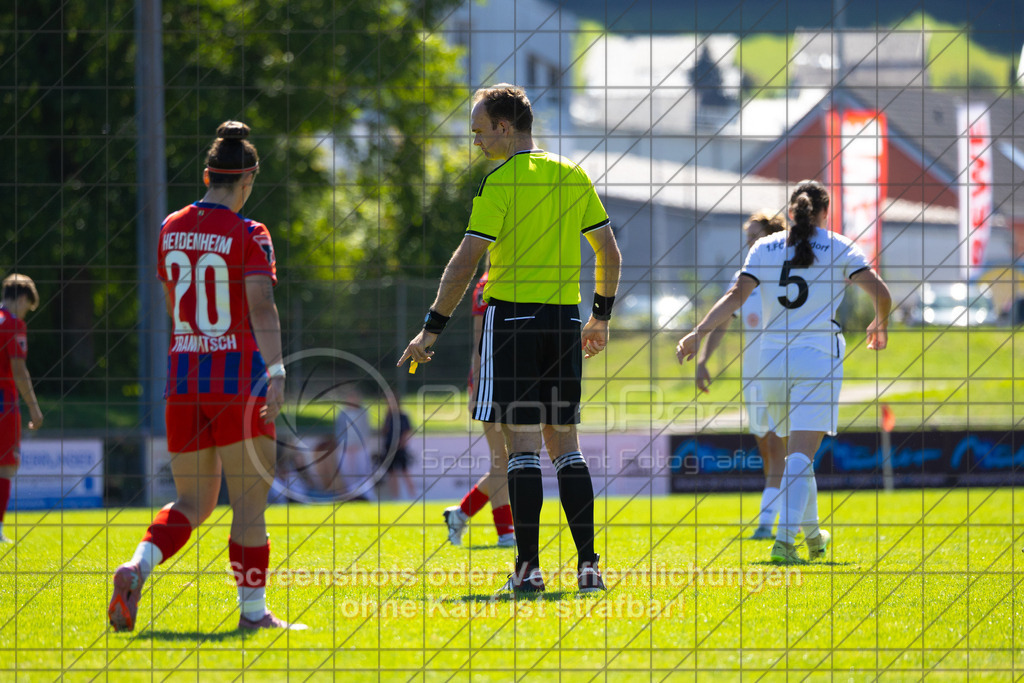 20260906_123402_0288_(c)_by_PhotoPeet | #,1.FC Donzdorf (weiß) vs. 1.FC Heidenheim 1846 (rot), Fußball, Frauen-Verbandspokal Gruppe 2, 2. Runde, Saison 2026/2027, Rasenplatz Lautertal Stadion, Süßener Straße 16, 73072 Donzdorf, 06.09.2026 - 11:00 Uhr,Foto: PhotoPeet / Sport- &amp; Eventfotografie / Peter Harich