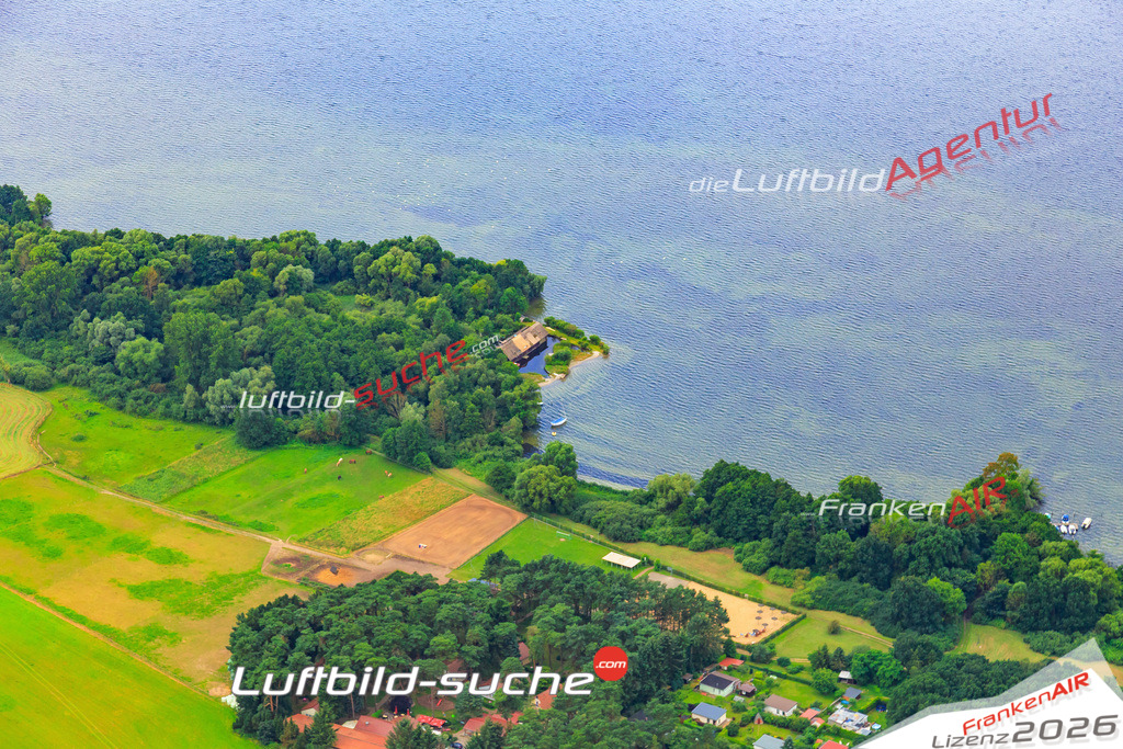 Die Luftaufnahme der Stadt Dobin-am-see wurde vom UL-Flugzeug heraus erstellt ( keine Drohne )- hohe Auflösung für beste Qualität