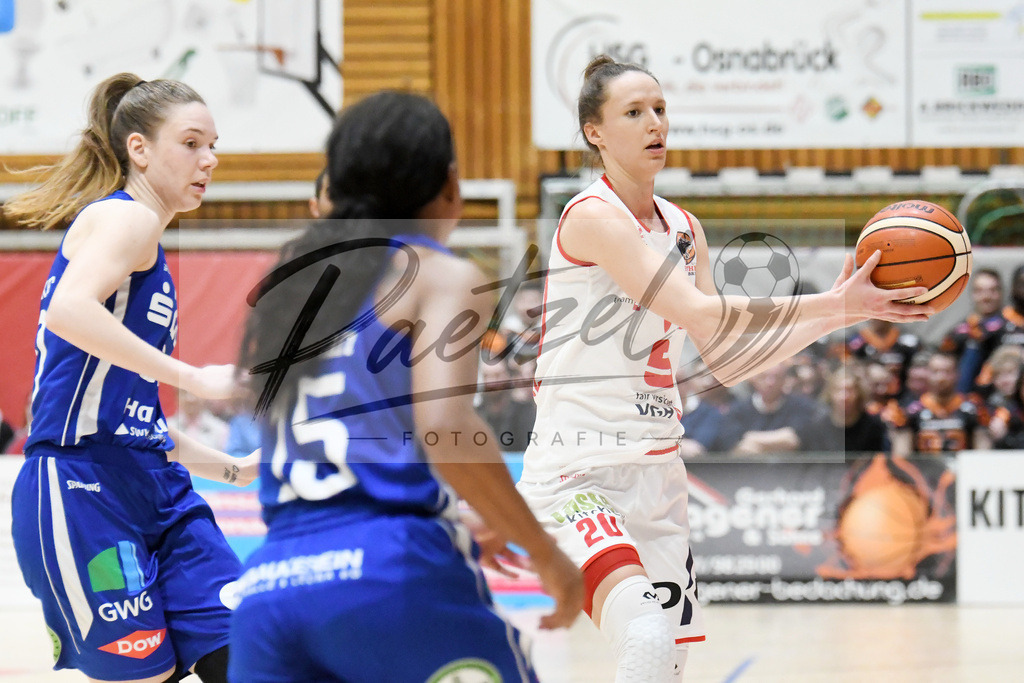 20200126_PANHAL_0048 | Basketball, Frauen: Kata Takacs (GiroLive-Panthers Osnabrück) in Aktion, am Ball, Einzelaktion beim Spiel der Toyota DBBL zwischen GiroLive-Panthers Osnabrück vs. GISA LIONS SV Halle am 26.01.2020 im Panthers Dome in Osnabrück, Deutschland.(Foto von Nico Paetzel) - Realisiert mit Pictrs.com