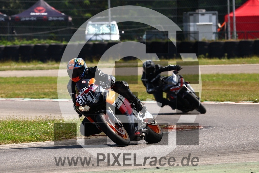 0501-20240831_02011 | Schöne Erinnerungen an spannende Momente - das festzuhalten ist unser Job. PIXELrace.de ist seit 2003 auf den Rennstrecken Europas unterwegs um die Action draußen beim Fahren und die wunderbare Stimmung imm Fahrerlager für euch einzufangen.