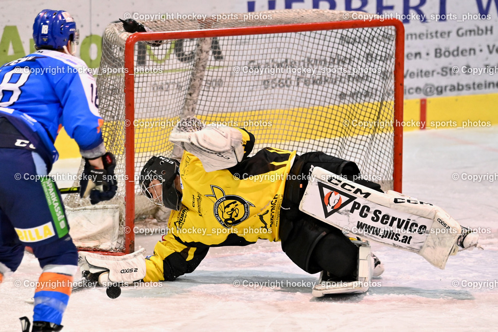 ESC SPARKASSE STEINDORF vs. MET PHOTOVOLTAIK HORNETS SPITTAL | #1 Zauchner Rene EC Hornets Spittal, #18 Pewal Martin ESC Steindorf, ESC SPARKASSE STEINDORF vs. MET PHOTOVOLTAIK HORNETS SPITTAL, ESC SPARKASSE STEINDORF vs. MET PHOTOVOLTAIK HORNETS SPITTAL am 22.11.2025 in Steindorf (Ossiachersee Halle), Austria, (Photo by Bernd Stefan)