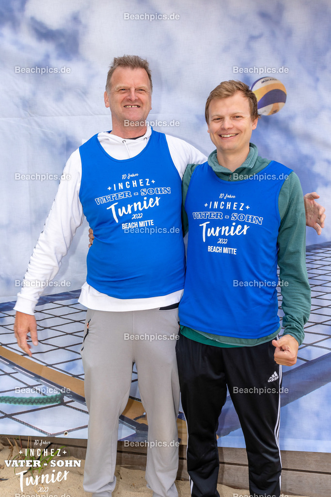 2022-00063116-Vater-Sohn-Turnier-Teamfotos-2 | 26.05.2022; Berlin Foto: Gerold Rebsch - www.beachpics.de