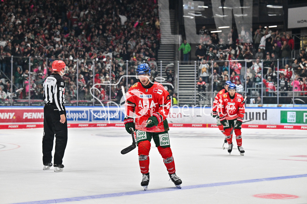 Augsburger Panther - Adler Mannheim | Jubel der Panther nach dem Treffer zum 2-0 durch Leon VAN DER LINDE (Augsbuerger Panther #43) / Tor / Torschuetze / Freude / Happy / DEL: Augsburger Panther - Adler Mannheim; Curt Frenzel Stadion am 14.09.2025