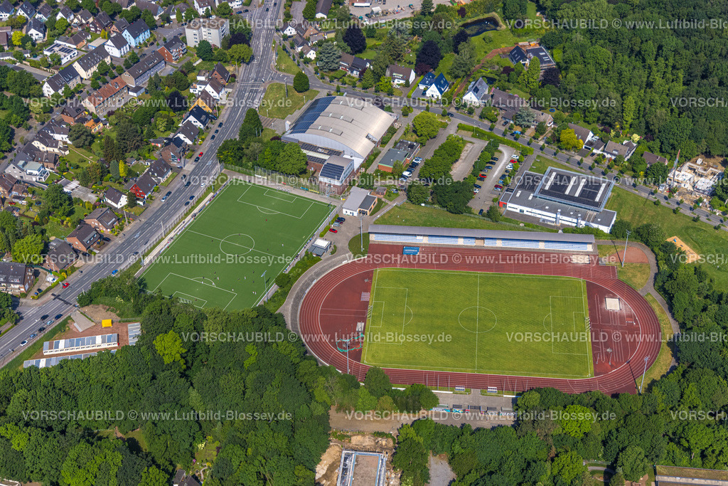Bottrop220501873 | Luftbild, Jahnstadion mit Trainingsplatz, Dieter-Renz-Halle, Süd-West, Bottrop, Ruhrgebiet, Nordrhein-Westfalen, Deutschland