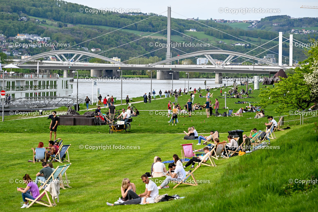 Donaulaende Linz_ Fruehling_ fruehlingshafte und sommerliche Temperaturen_ 1. Mai_ 01.05.2023-1 | 01.05.2023, Donaulaende Linz, AUT, Linzer stuermen Donaulaende im Bild Linzer stuermen Donaulaende bei fruehlingshaften und sommerlichen Temperaturen am 01. Mai