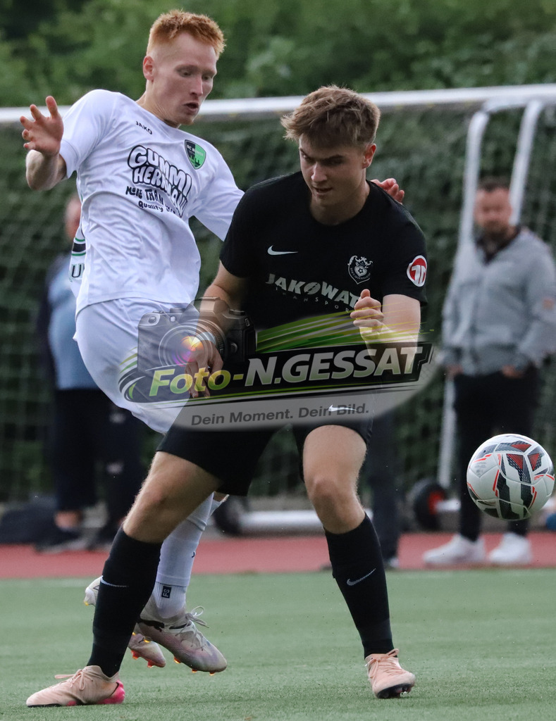 SC Bünde - BV 21 Stift-Quernheim | Auf dem Bild zu sehen: weiß SC Bünde: Nick Braun ; schwarz BV 21 Stift-Quernheim: Conner DehneSC Bünde, BV 21 Stift-Quernheim, Fistelmann Supercup, Hunnebrock, Deutschland  - Realisiert mit Pictrs.com