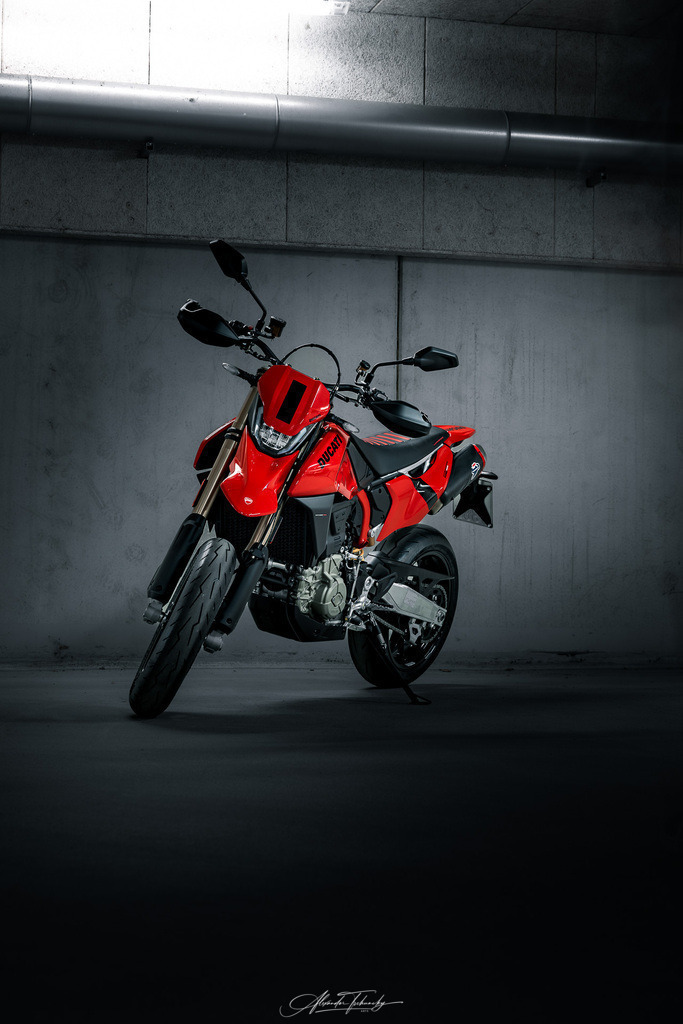 Hypermotard 698 Mono | Entdecken Sie die faszinierende Welt von Alexander Tschuncky Arts: Kreative Fotografie, atemberaubende Automobilkunst und hochwertiger Bilderdruck. Lassen Sie sich inspirieren! - Realisiert mit Pictrs.com