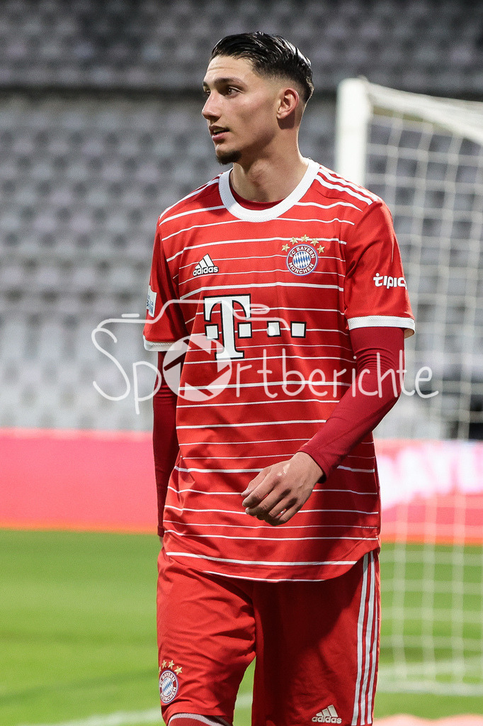 FC Bayern Amateure - SpVgg Hankofen-Hailing | Yusuf Karhan KABADAYI (FCB #7) in Aktion / Freisteller / Einzelfoto