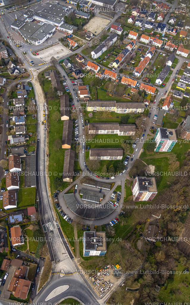 Soest240307546 | Luftbild, Wohngebiet mit Reihenhäusern und Hochhäusern, Dortmundweg, halbrunder Garagenplatz, Brachflächen am Münsterweg, Soest, Soester Börde, Nordrhein-Westfalen, Deutschland