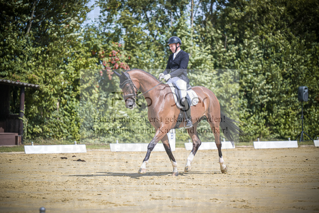 DOS_0501 | Entdecke hochwertige Reitturnierfotos von Foto Oger. Professionell, emotional und authentisch – jetzt Lieblingsmomente im Shop bestellen.Deutschlandweite Turnierfotografie. - Realisiert mit Pictrs.com