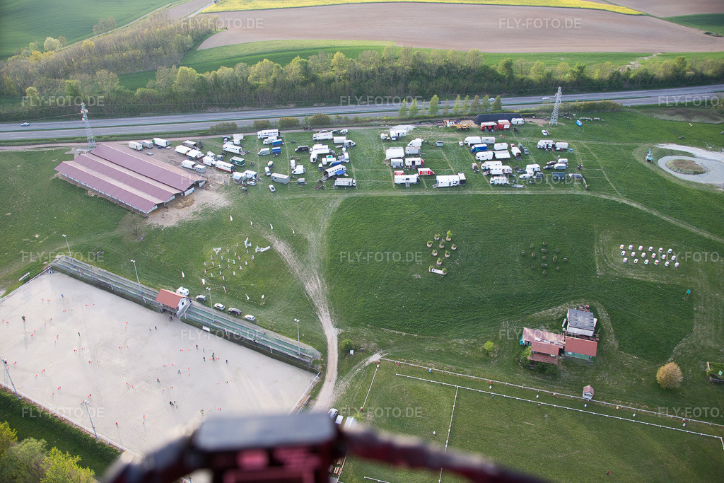 Luftbild: Ortsansicht in Neewiller-près-Lauterbourg im Bundesland Bas-Rhin in Frankreich. Foto: IMG_078012.jpg vom 24.04.2015 durch Werner Riehm/FLY-FOTO.de