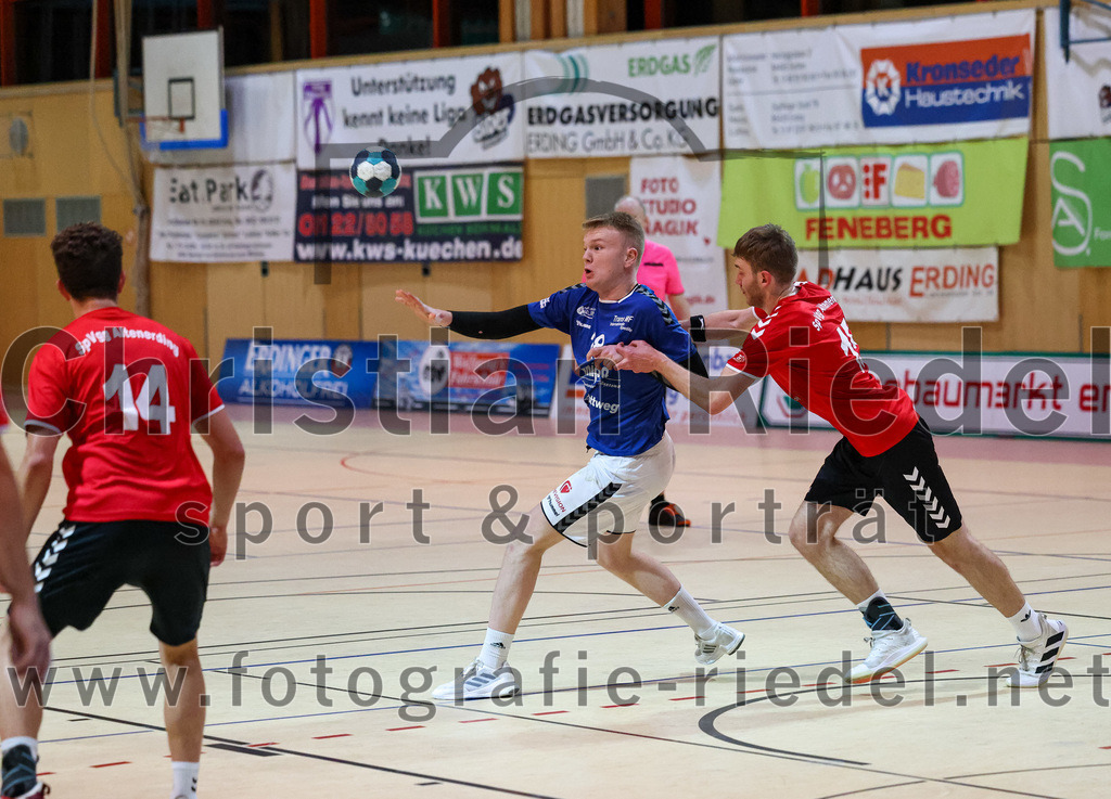 2022-11-19_034_SpVgg_Altenerding_gegen_TG_Landshut_II | Erding, Deutschland, 19.11.2022:
Handball, Bezirksoberliga Männer 2022 / 2023, 9. Spieltag, SpVgg Altenerding gegen TG Landshut II, Endergebnis: 33:31

Moritz Sturm (SpVgg Altenerding, #14), Tom Baumhardt (TG Landshut, #28), Severin Lößl (SpVgg Altenerding, #15)

Foto: Christian Riedel / fotografie-riedel.net