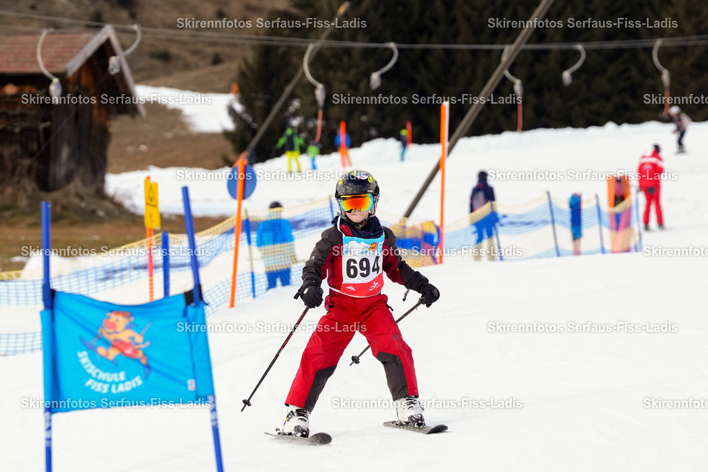 SRF_02.01.2026_0862 | Skirennfotos,Serfaus,Fiss,Ladis,Kinderskirennen,Winter,Tirol,Oberland,skirace,SFL,feelfree,weil wir's genießen,ski,Ski,skifahren,Sonnenplateau, - Realisiert mit Pictrs.com