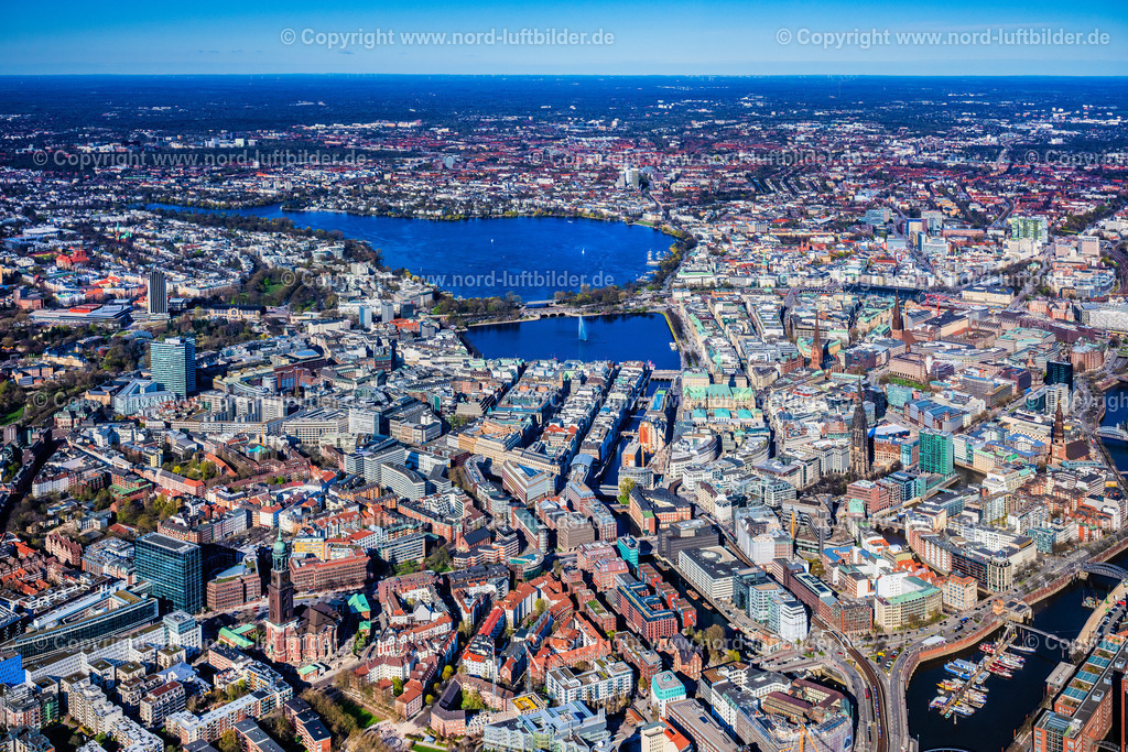 Hamburg_Mitte_Alster_ELS_4744060425 | HAMBURG 06.04.2025 Innenstadt im Stadtgebiet der Neustadt in Hamburg, Deutschland. // City center in the urban area of a??a??Neustadt in Hamburg, Germany. Foto: Martin Elsen
