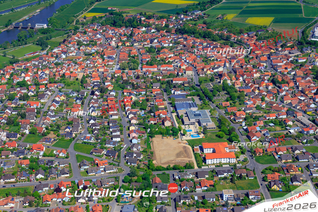 Das Luftbild der Stadt Knetzgau wurde 2018 vom Flugzeug heraus erstellt (keine Drohne) Aufnahmehöhe ca.400 Meter- hohe Auflösung für beste Druck-Qualität