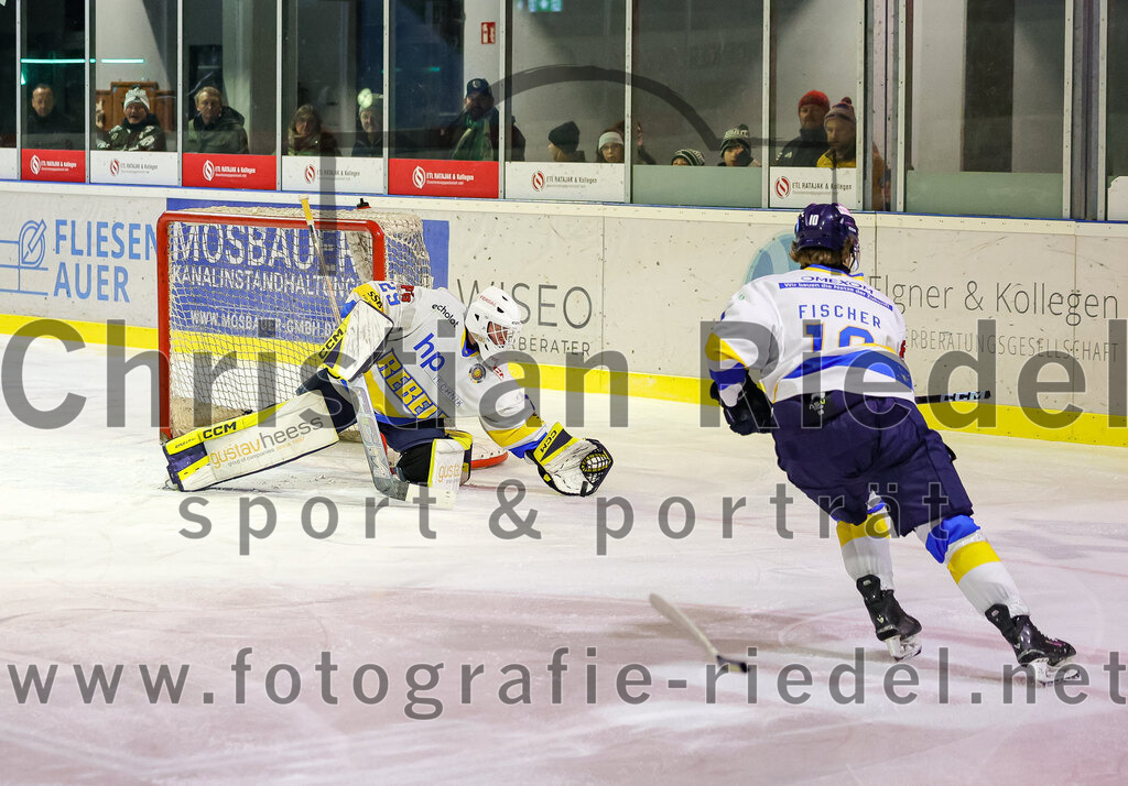 2026-01-09_086_TSV_Erding_gegen_Stuttgart_Rebels | Erding, Deutschland, 09.01.2026:Eishockey, Oberliga Süd 2025 / 2026, 35. Spieltag, TSV Erding gegen Stuttgart Rebels, Endergebnis: Torwart Nick Jordan Vieregge (Stuttgart Rebels, #29), Calvin Fischer (Stuttgart Rebels, #10)Foto: Christian Riedel / fotografie-riedel.net