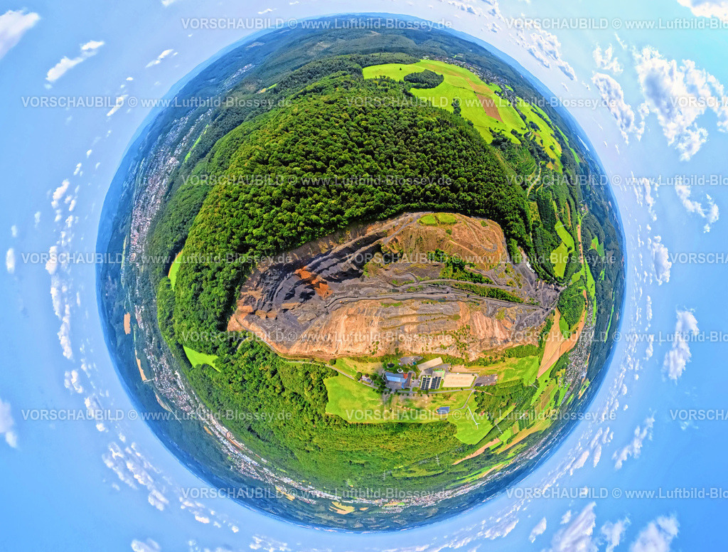 Arnsberg250808639SteinbruchWichelerHoehe | Luftbild, Steinbruch Lanwehr Am Langen Stück, Reit- und Fahrverein Arnsberg und Umgebung e.V. Wicheler Höhe, Erdkugel, Fisheye Aufnahme, Fischaugen Aufnahme, 360 Grad Aufnahme, tiny world, little planet, fisheye Bild, Müschede, Arnsberg, Sauerland, Nordrhein-Westfalen, Deutschland